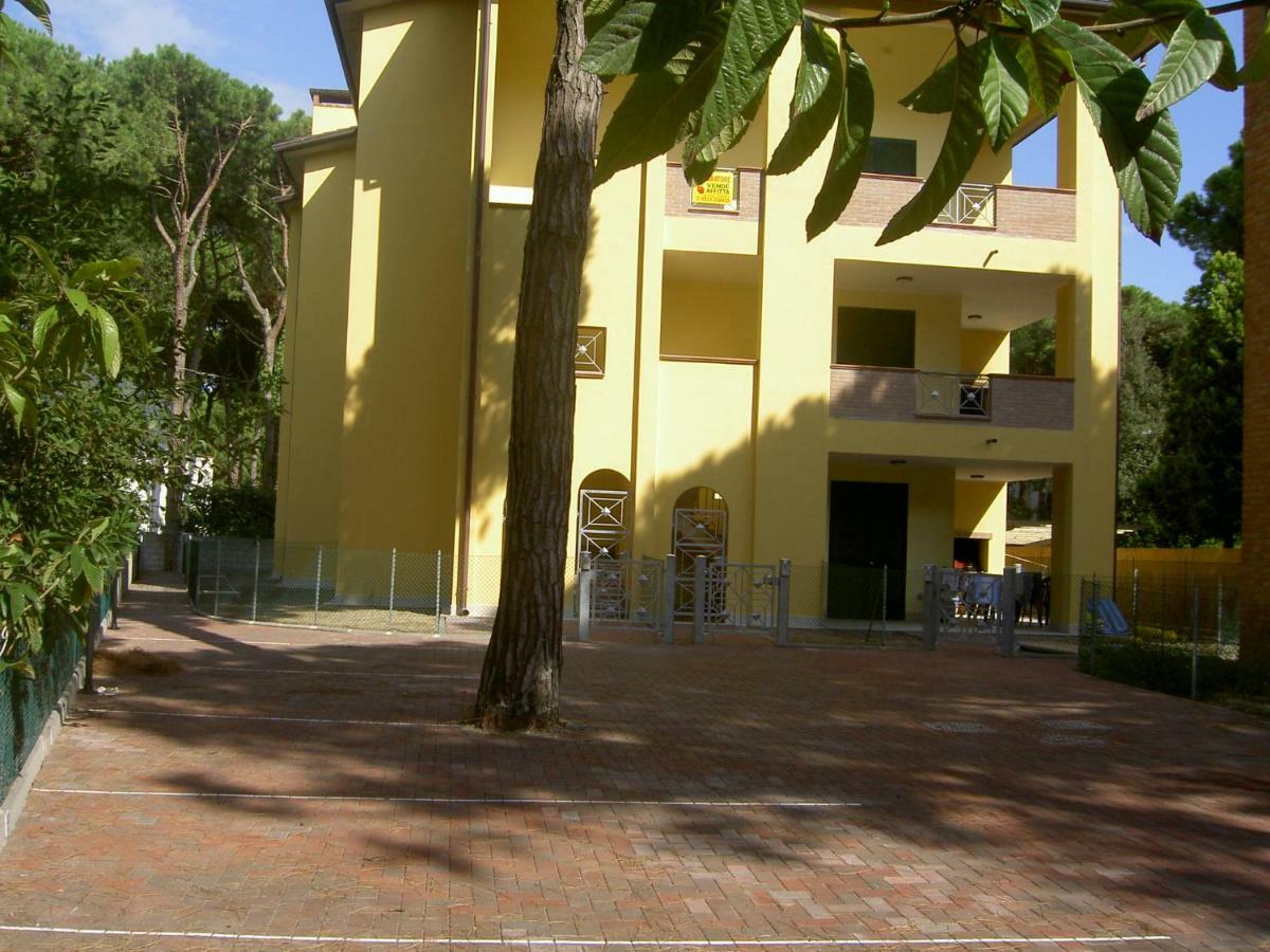 Le Terrazze Apartments Lido di Spina Bagian luar foto