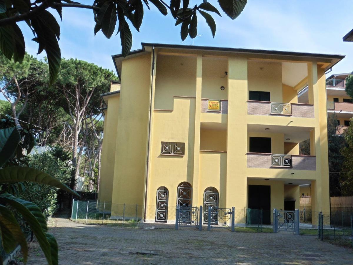 Le Terrazze Apartments Lido di Spina Bagian luar foto