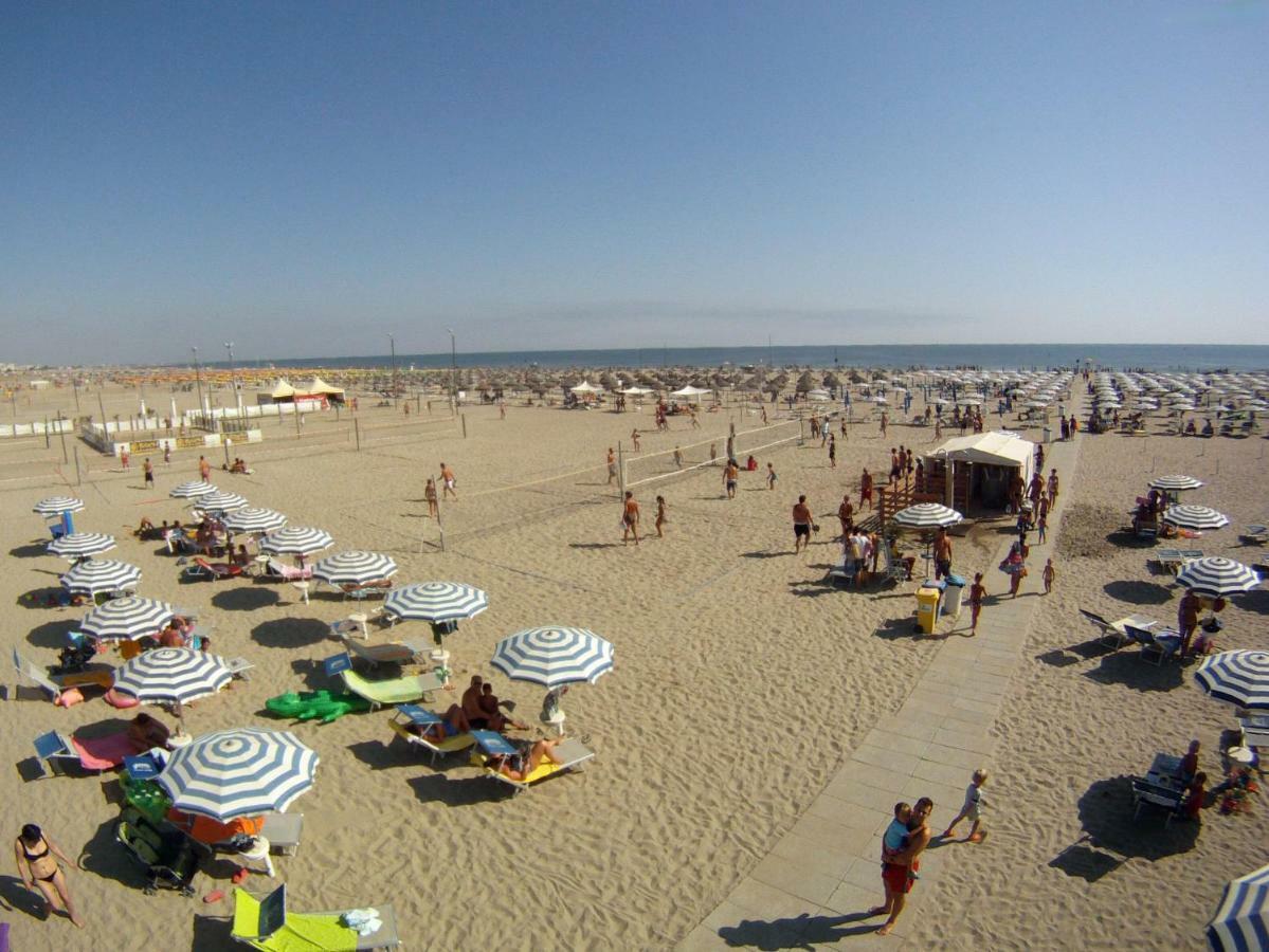 Le Terrazze Apartments Lido di Spina Bagian luar foto