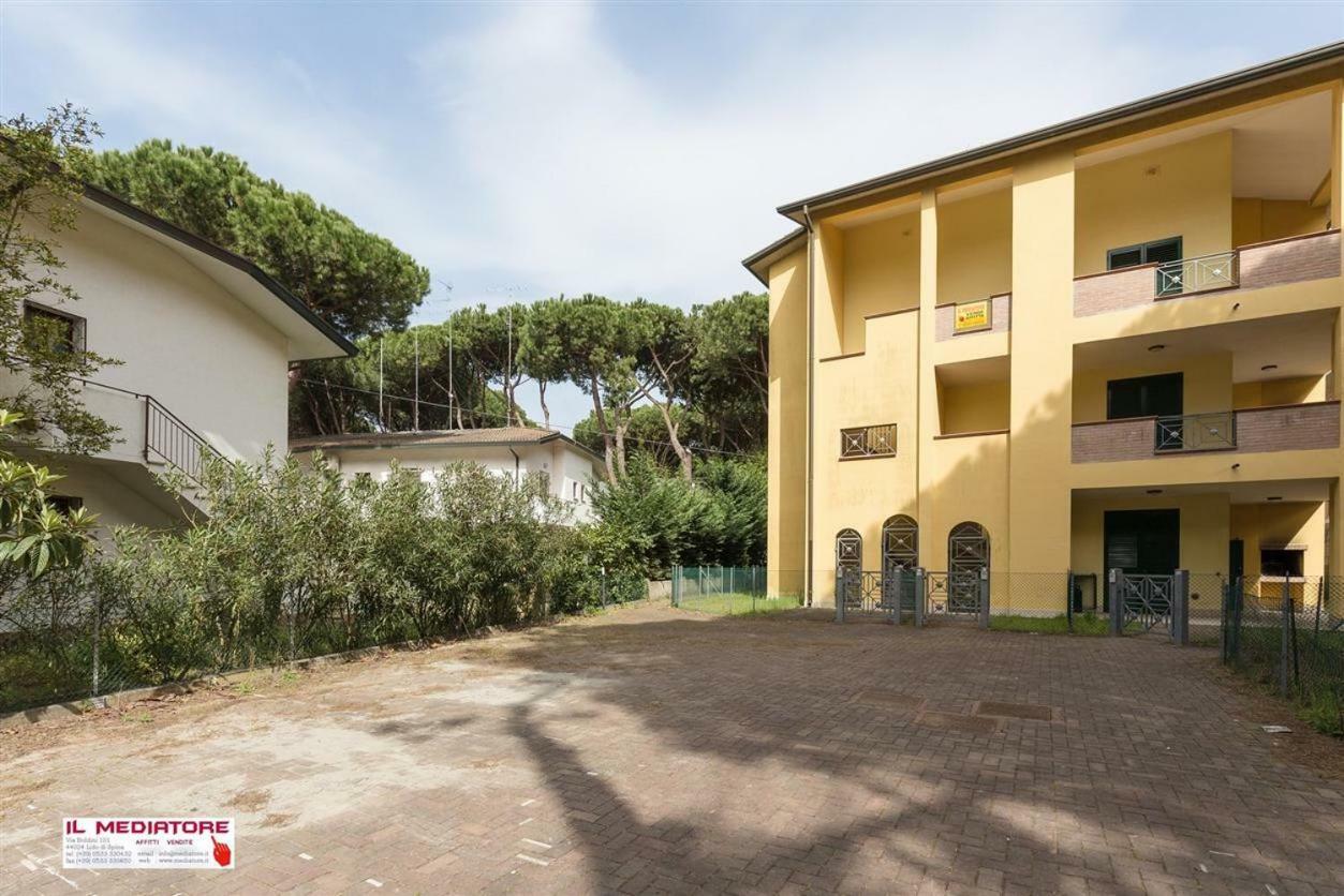 Le Terrazze Apartments Lido di Spina Bagian luar foto